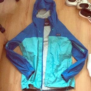 Women’s Patagonia Raincoat Shell (size Large)